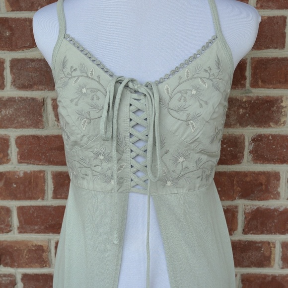 Sun & Shadow Embroidered Lace up Maxi Top
Small - Picture 2 of 4